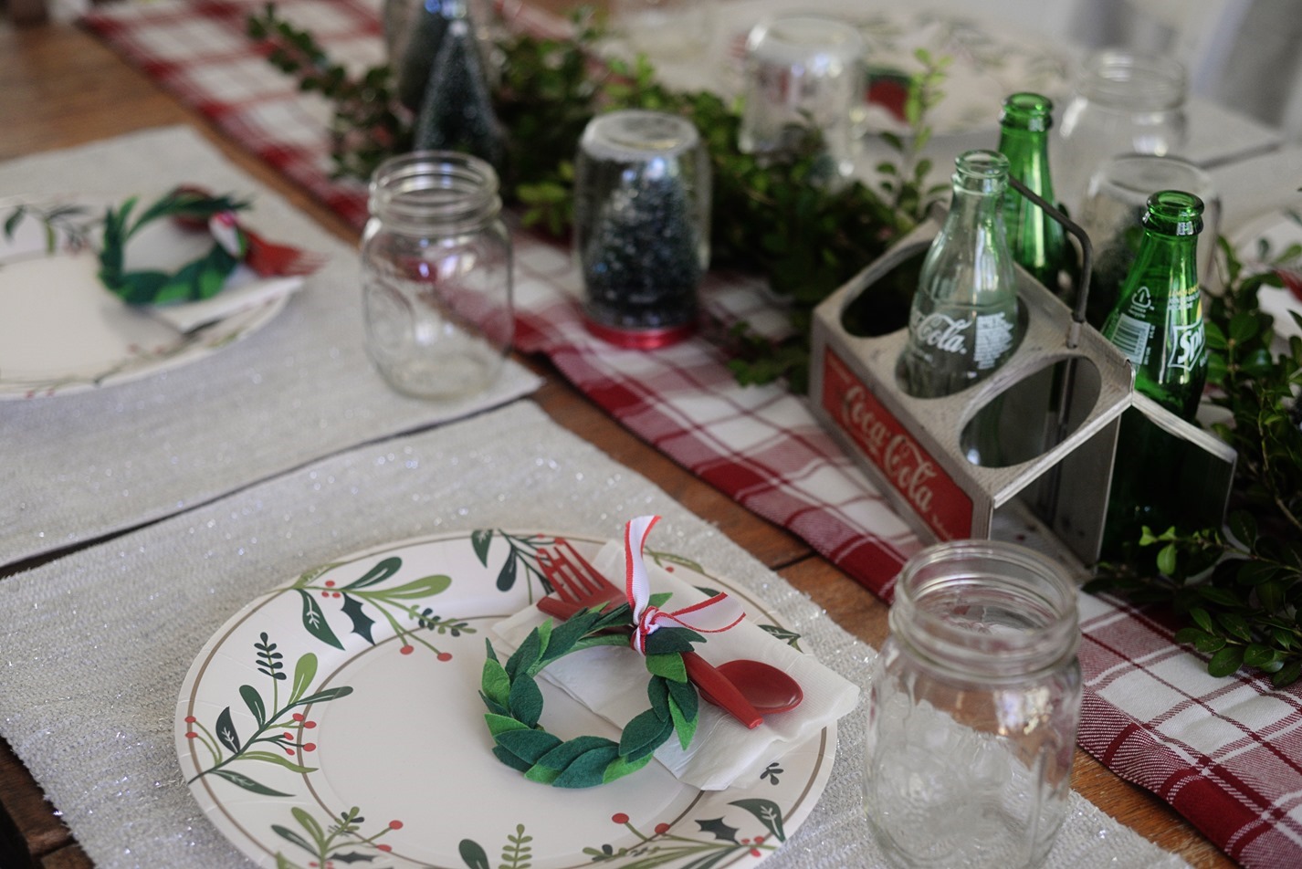 Christmas party table settings (1)