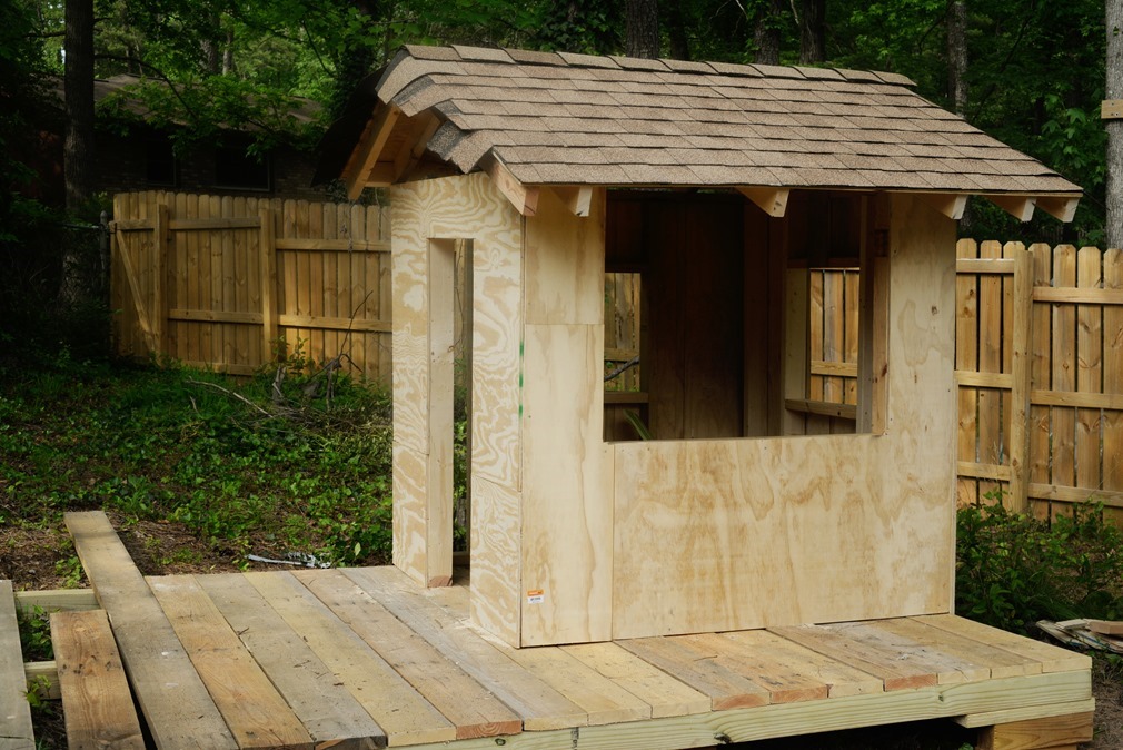 DIy playhouse farmhouse (48)